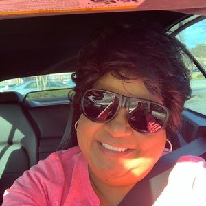 Meet your Posher, Dee